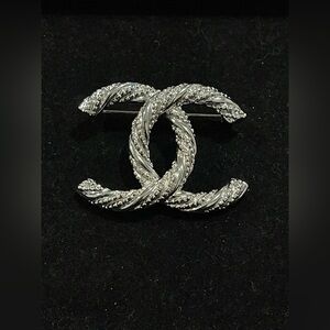 Fashion Jewelry Stamped Silver Twisted Brooch